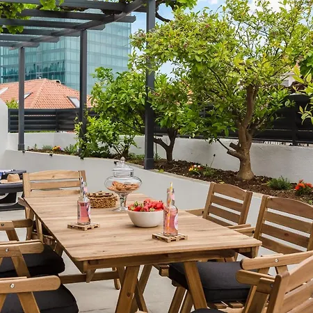 Lemon Tree Luxury, Free Parking Apartmán